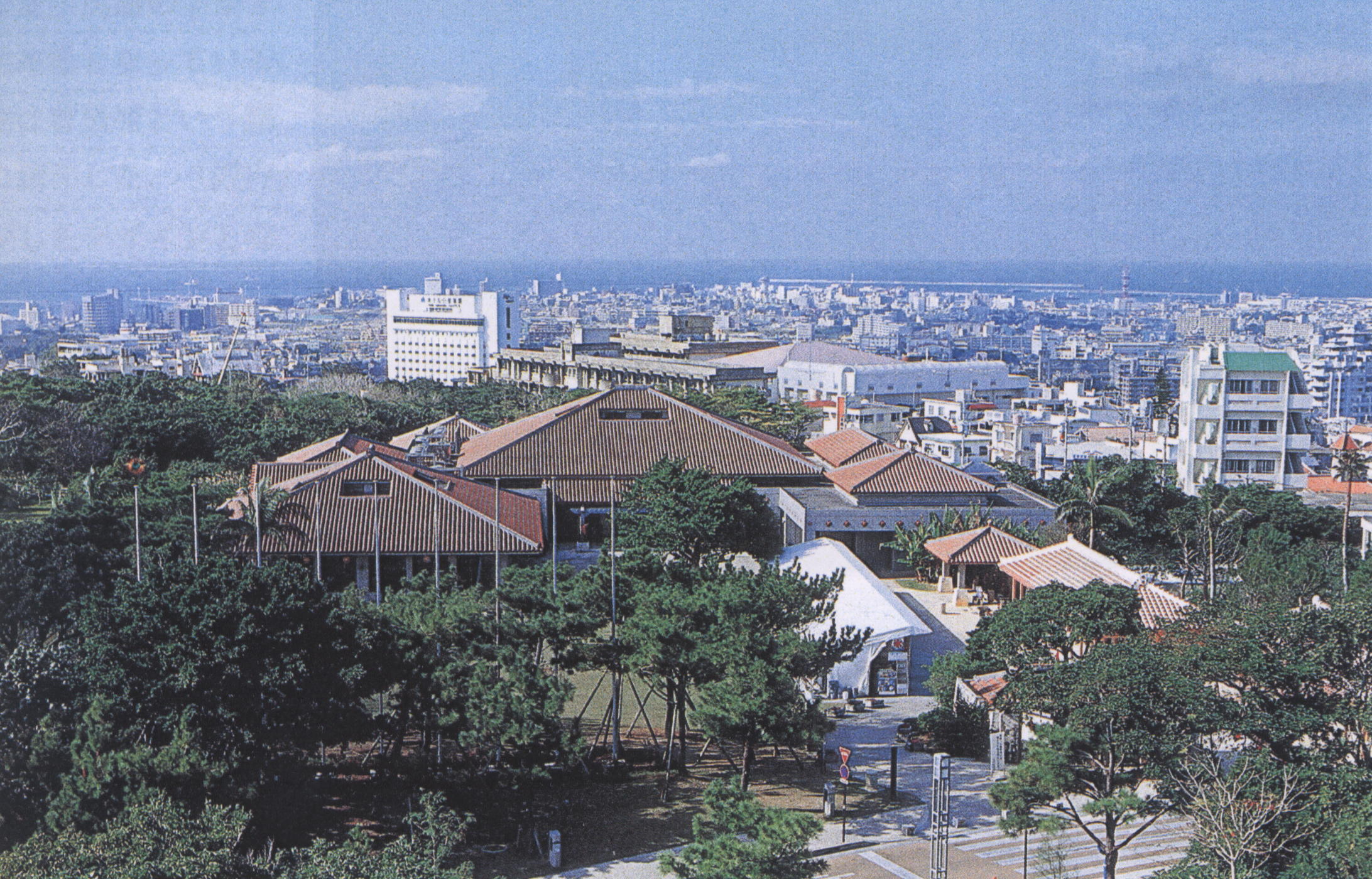 B-06　首里城公園総合休憩所及び地下駐車場　1993年
