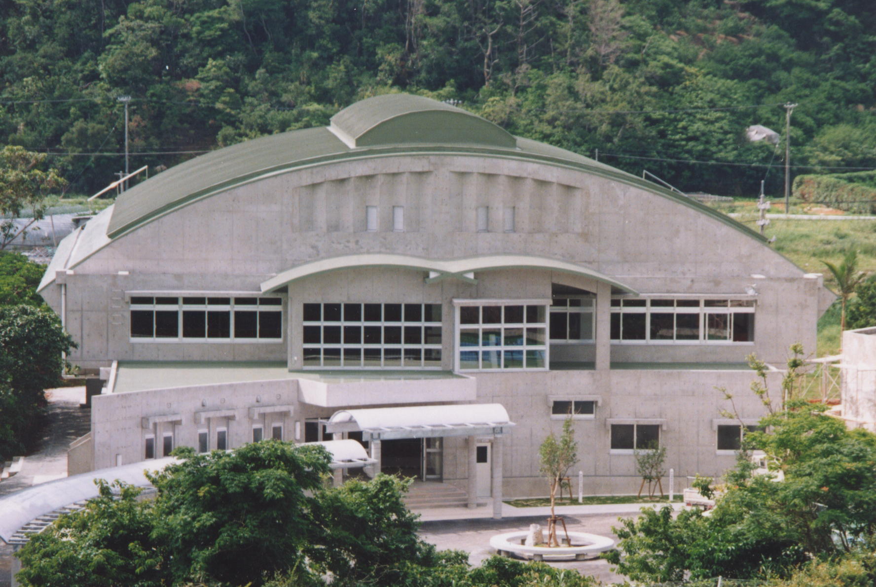 C-10  旧喜如嘉小学校体育館　1997年