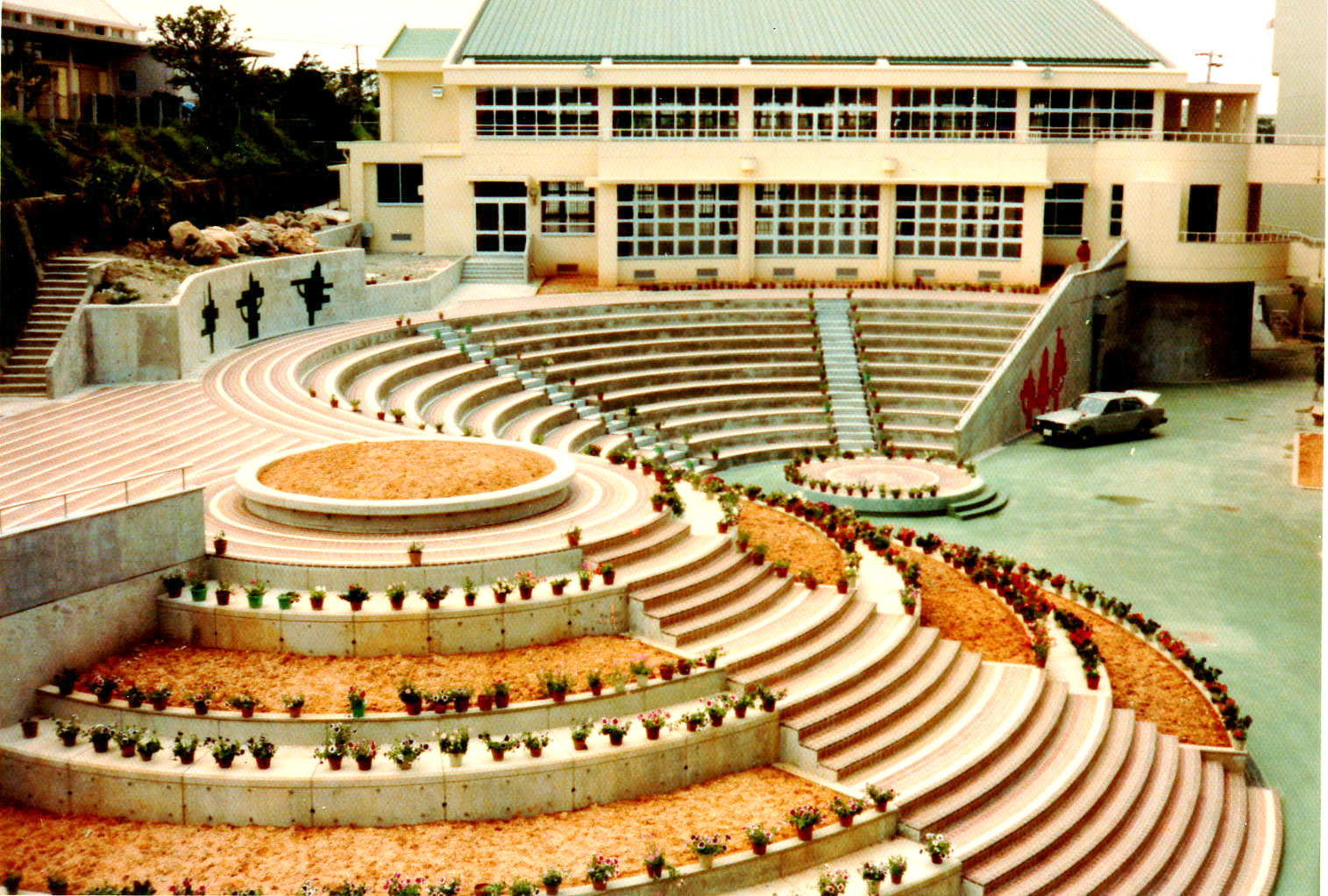 C-11  城南小学校及び中庭　1982年